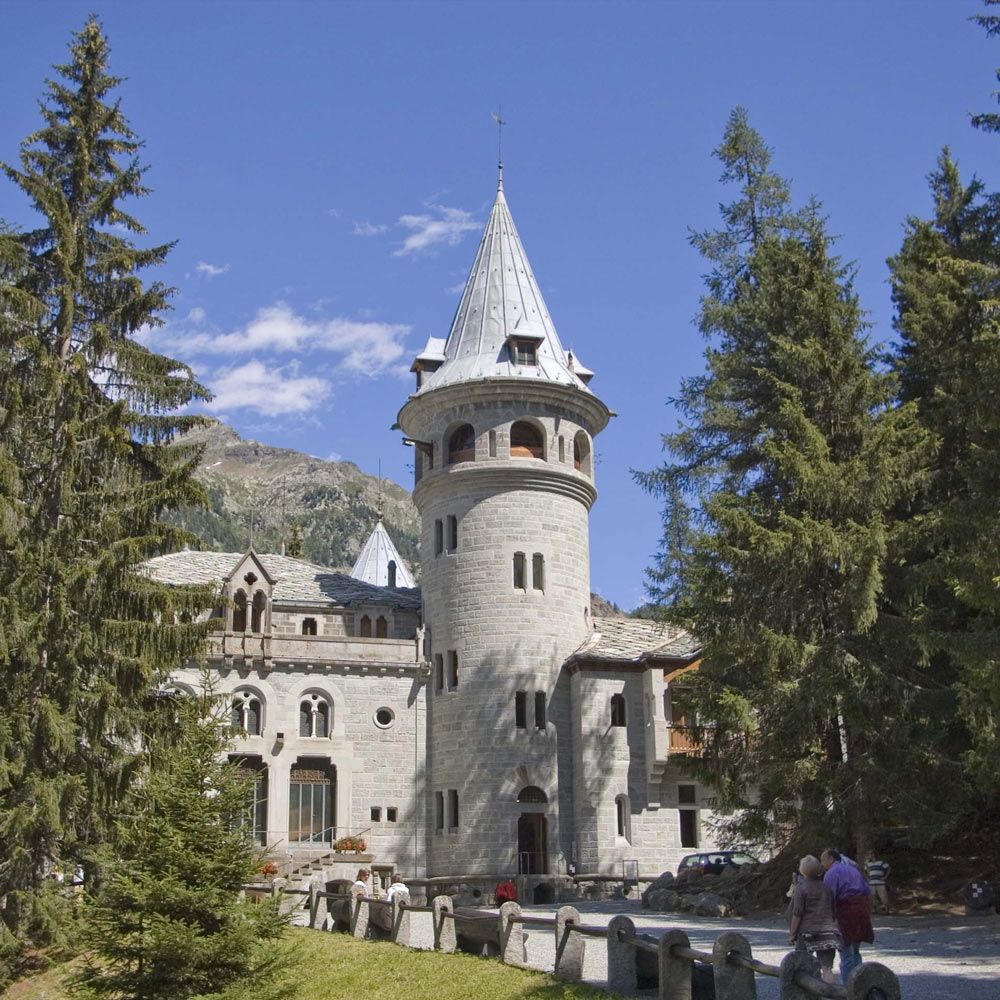 Il castello di Gressoney in Valle d'Aosta