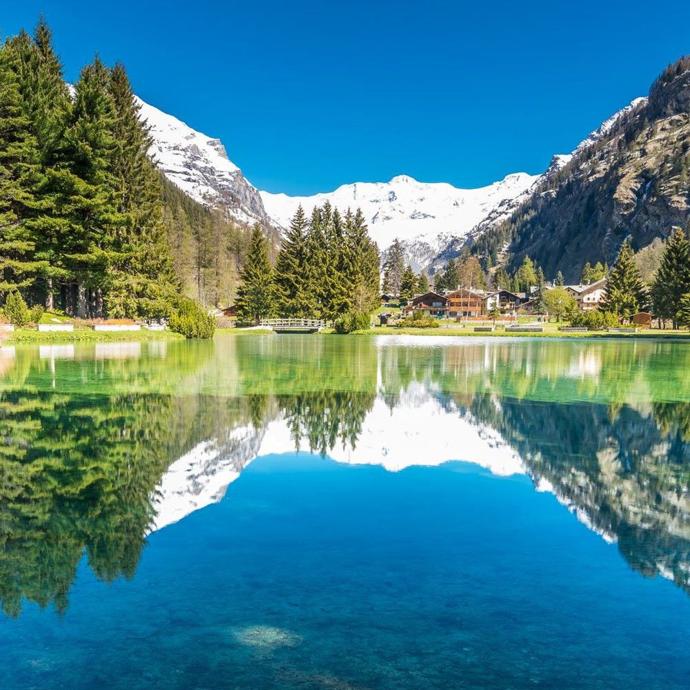 Lago nella vallata di Gressoney in Valle d'Aosta